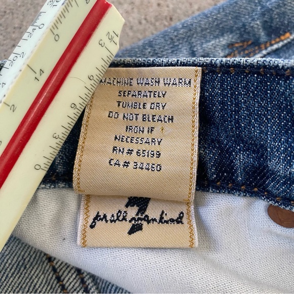 7 for all Mankind size 27 button fly - Picture 4 of 8